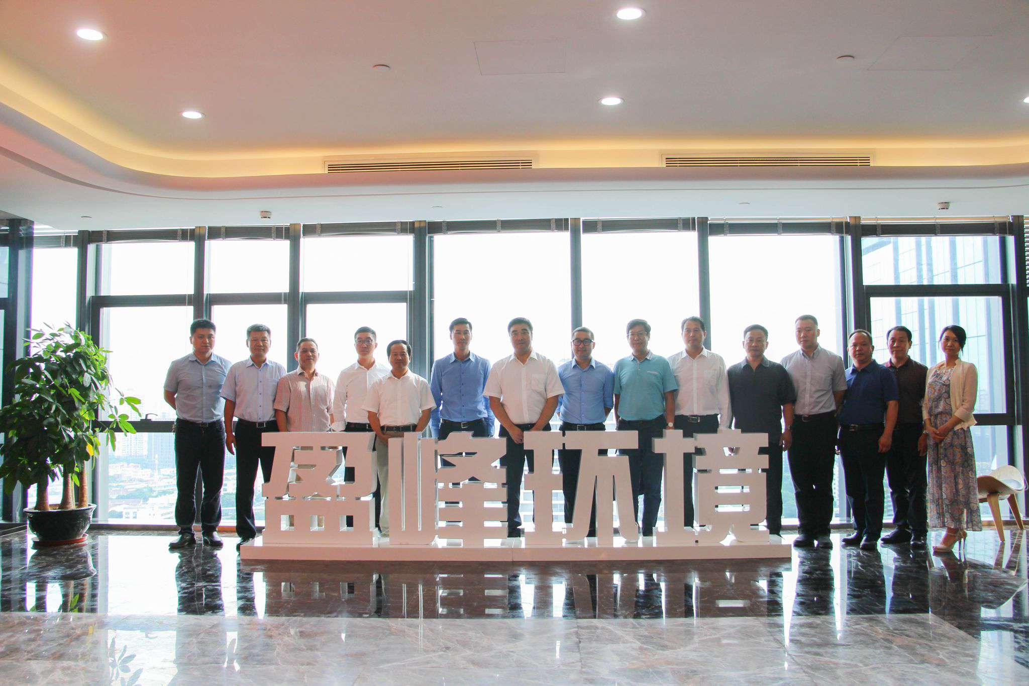 湖南省长沙市副市长刘明理一行莅临庄闲游戏环境参观考察