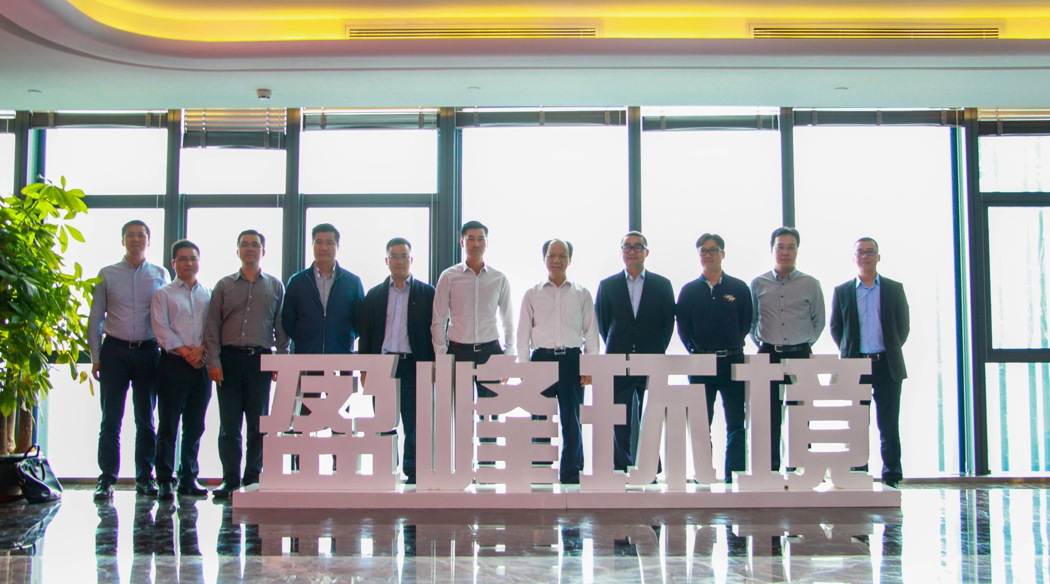 顺德区委书记郭文海一行莅临庄闲游戏环境参观考察