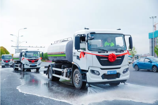 新时代中国城市美容师！庄闲游戏环境新能源环卫车可减排4.5万吨污染物