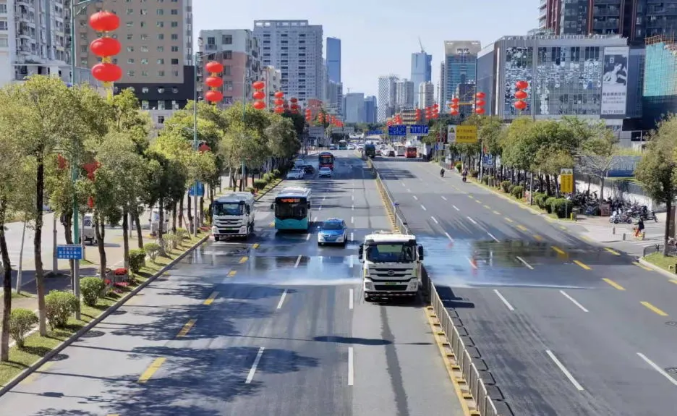 虎虎生威迎新春丨庄闲游戏环境环卫作业扮靓城市佳节新容颜