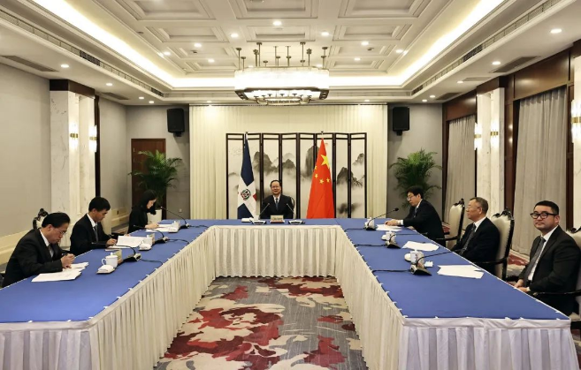 庄闲游戏环境“助力”多米尼加清运垃圾，毛伟明省长出席线上交接仪式